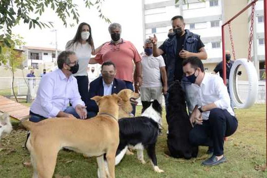 Vereadora Dra. Ana Veterinária inaugura espaço pet em conjunto habitacional