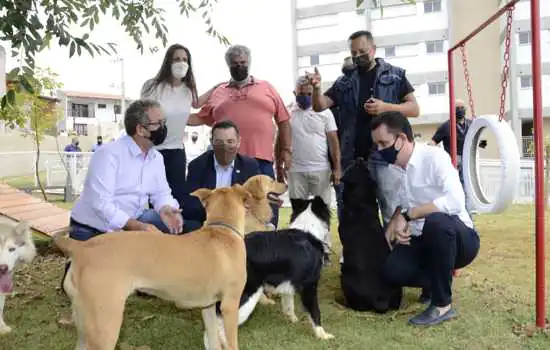 Vereadora Dra. Ana Veterinária inaugura espaço pet em conjunto habitacional