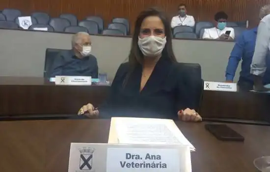 Dra. Ana Veterinária pede que programas educacionais virem leis municipais