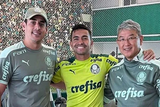 Dudu abre mão de folga no Palmeiras e treina na Academia de Futebol