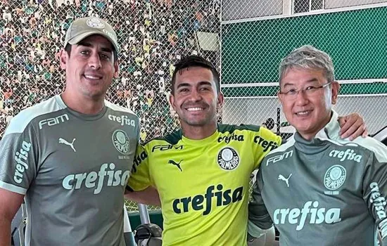 Dudu abre mão de folga no Palmeiras e treina na Academia de Futebol