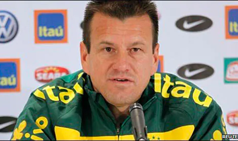 Dunga esconde escalação do Brasil e diz que ninguém deve ‘se sentir seguro’