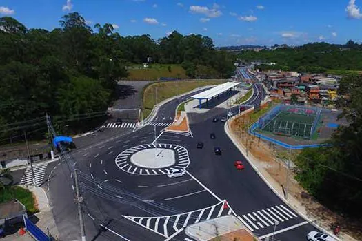 Prefeito conclui duplicação da Estrada dos Alvarengas e do corredor de ônibus