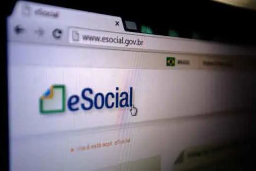 Empregadores domésticos têm até hoje para pagar guia de agosto do eSocial