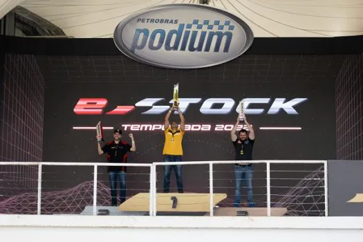 Campeões da E-Stock são premiados no pódio em Interlagos