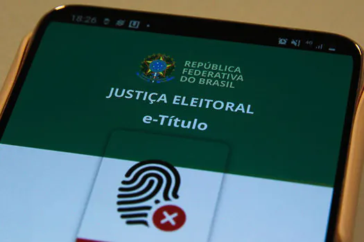 A menos de 30 dias do 1º turno, eleitores devem atualizar e-Título