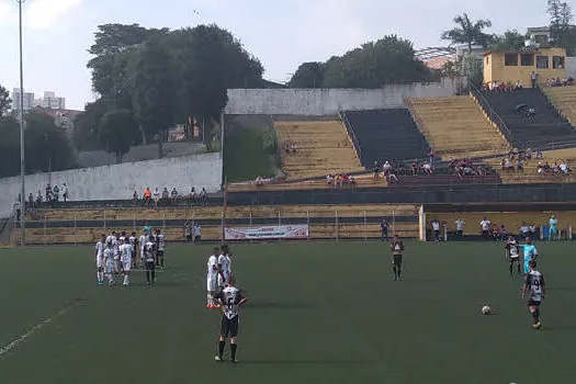 Com autoridade, sub-15 e sub-17 do EC São Bernardo vencem clássico