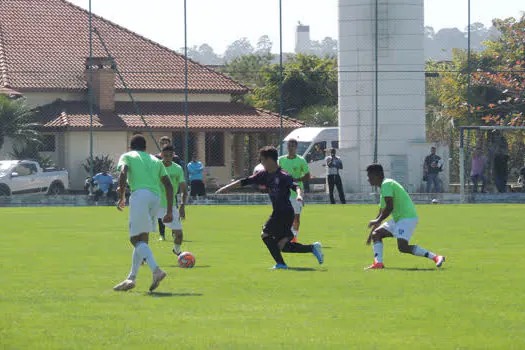 Profissional e sub-20 do Cachorrão participam de evento no Sindicato de Atletas