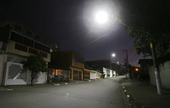 “É Claro que Fica” já instalou mais de 4 mil lâmpadas de LED em Diadema