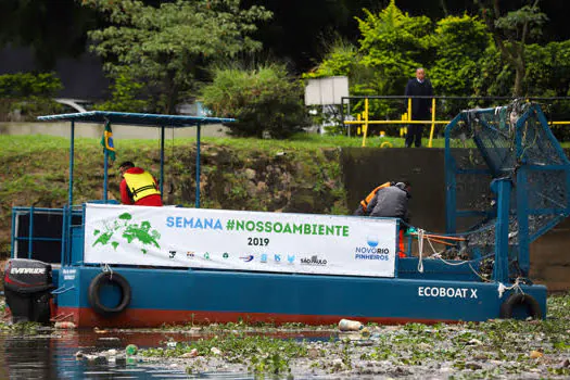 Governo inicia testes com Ecobarcos para coleta de lixo no rio Pinheiros