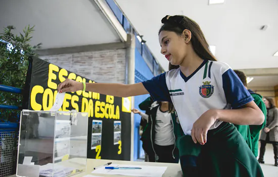 EMEF 28 de Julho realiza eleição para escolha das novas cores da fachada