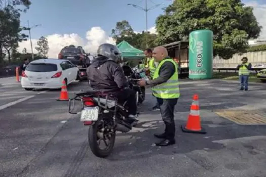 Ciclistas e caminhoneiros são foco da Ecovias nas ações do Maio Amarelo