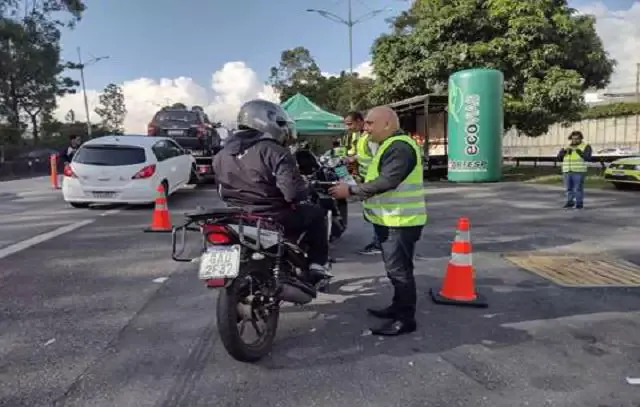 Ciclistas e caminhoneiros são foco da Ecovias nas ações do Maio Amarelo