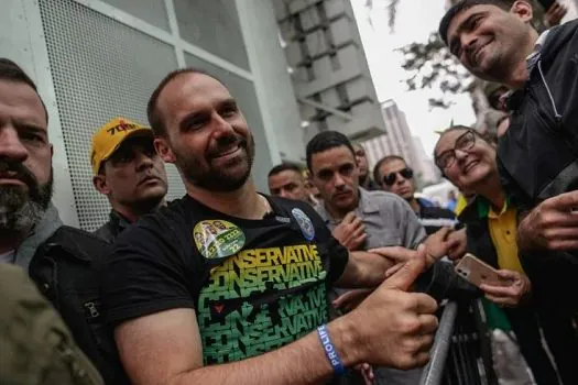 Na Paulista, Eduardo Bolsonaro chama Lula de ‘bêbado’