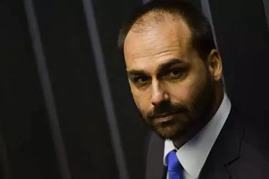 Polícia do DF atribui denunciação caluniosa à mulher que acusou Eduardo Bolsonaro