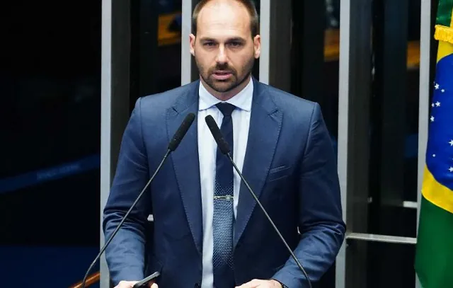 STF dá 15 dias para Eduardo Bolsonaro responder queixa-crime de Daniela Mercury