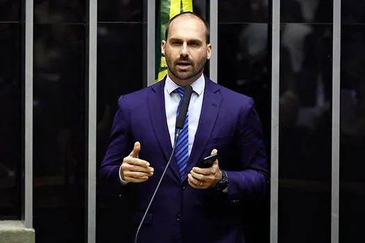 Eduardo desiste de pleitear embaixada e continua como líder do PSL na Câmara