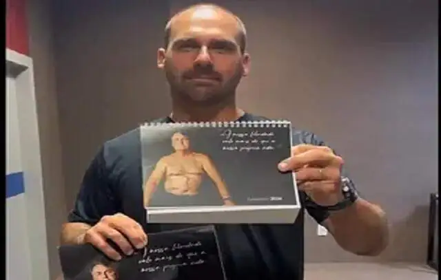 Eduardo Bolsonaro divulga calendário com foto do pai mostrando cicatriz da facada