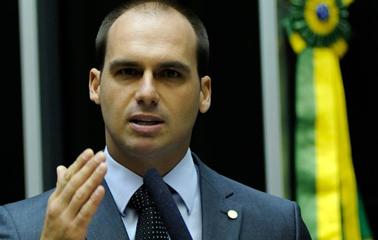 China reage a Eduardo Bolsonaro e diz que Brasil poderá ‘arcar com consequências’