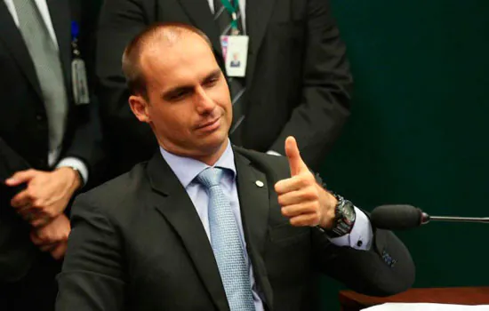 Eduardo Bolsonaro diz que reforma deve ir ao plenário na metade do ano_x000D_