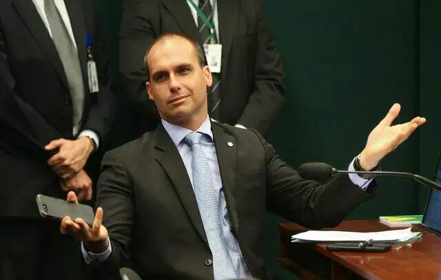 Deputados pedem que PGR investigue empresa de Eduardo Bolsonaro