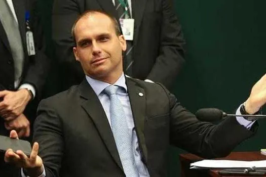 Eduardo Bolsonaro tuíta sobre Lula: ‘Só deixa o larápio posando de coitado’