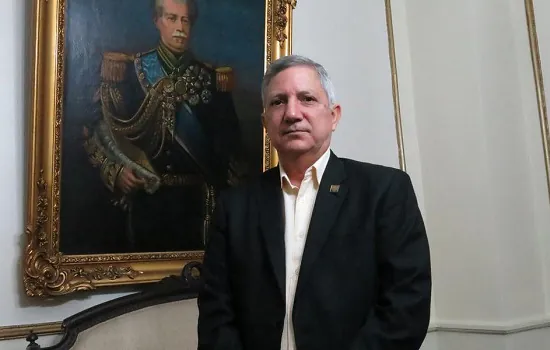 Presidente do Clube Militar do RJ critica STF e elogia decreto de indulto