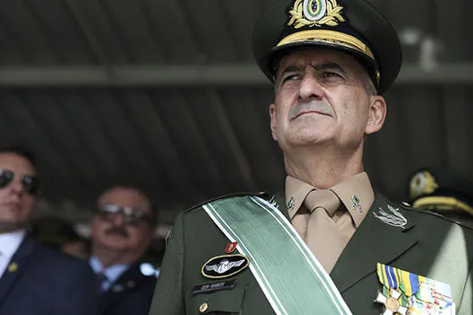 Ministro Ramos entra para reserva remunerada do Exército