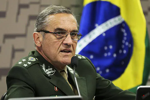 Intervenção militar seria enorme retrocesso, diz comandante do Exército