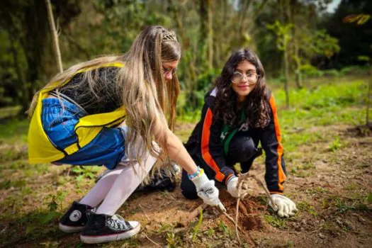 Ribeirão Pires promove ação com estudantes em área de preservação ambiental