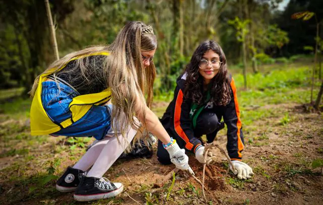 Ribeirão Pires promove ação com estudantes em área de preservação ambiental