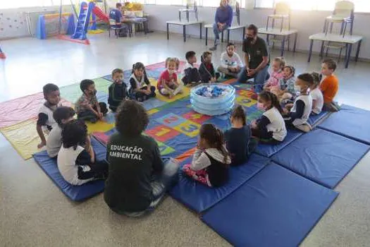 Alunos EM Fiorindo Roncon assistem palestra sobre preservação ambiental