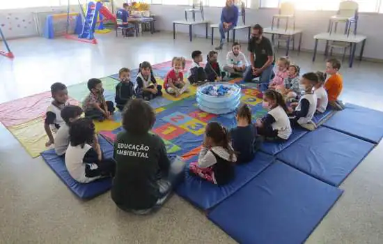 Alunos EM Fiorindo Roncon assistem palestra sobre preservação ambiental