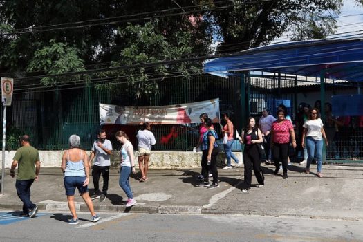 Professores de Diadema reconhecem território antes do início das aulas