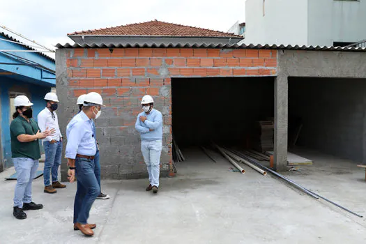 Auricchio visita obras da Escola de Educação Infantil do Bairro Santa Maria