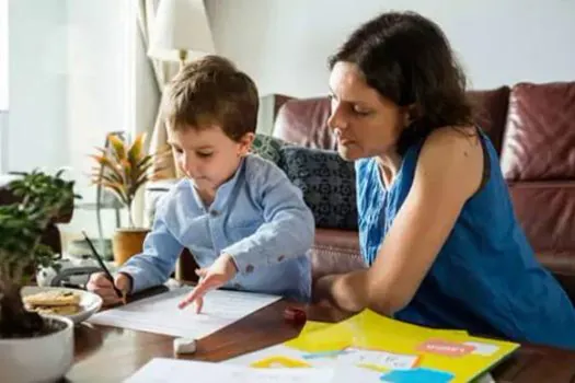 Homeschooling: ensino domiciliar requer atividades extracurriculares e socioeducativas