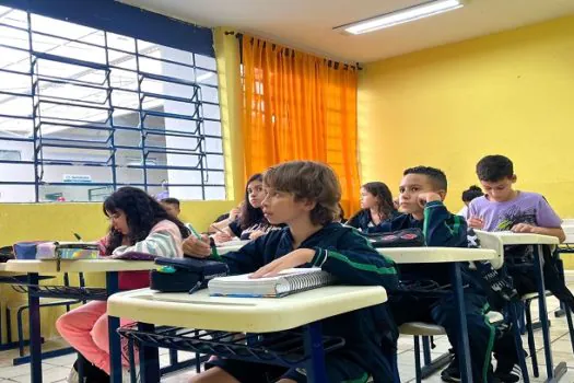 Educação de Ribeirão Pires recepciona alunos na volta às aulas