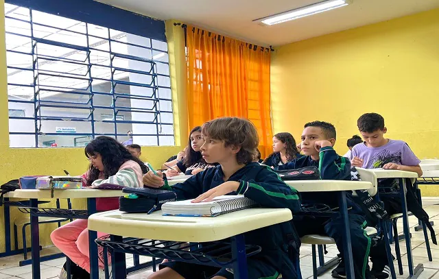 Educação de Ribeirão Pires recepciona alunos na volta às aulas