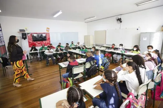 Professores e gestores da rede estadual se reúnem para planejamento da volta às aulas