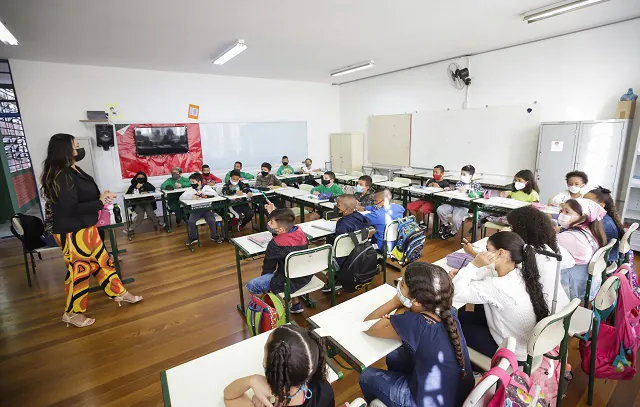 Professores e gestores da rede estadual se reúnem para planejamento da volta às aulas