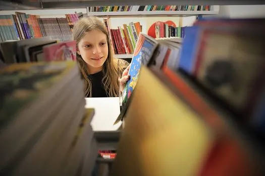 Educação SP entrega 680 mil cadernos do Além da Escola em setembro