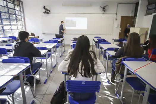 SP lança guia para auxiliar professores com estratégias voltadas ao ensino híbrido