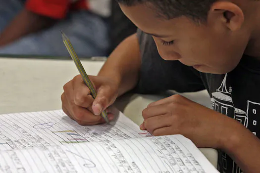 Cresce número de alunos transferidos da rede particular para estadual de São Paulo