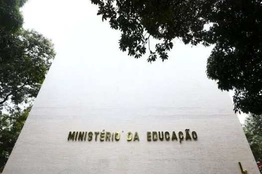 Governo deve apresentar nova proposta para servidores da Educação