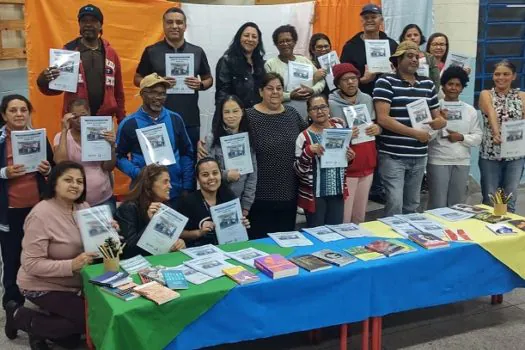 Estudantes da EJA de Diadema relatam a própria história em livros