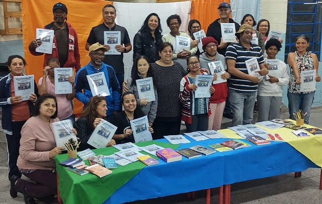 Estudantes da EJA de Diadema relatam a própria história em livros