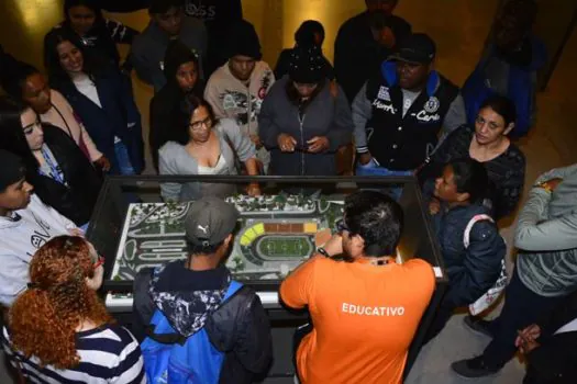 Alunos da EJA de Santo André visitam o Museu do Futebol