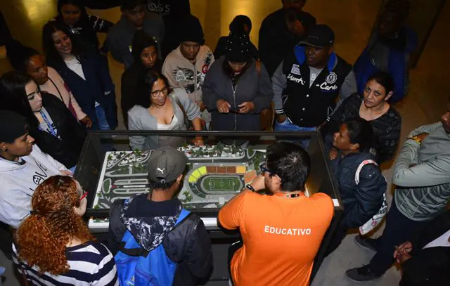 Alunos da EJA de Santo André visitam o Museu do Futebol