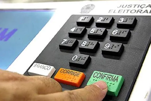 ‘Eleitor vota apenas uma vez’, diz Moraes sobre teste da urna com uso biometria