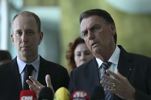 Prefeitos de Manaus e Sorocaba prestam apoio a Bolsonaro